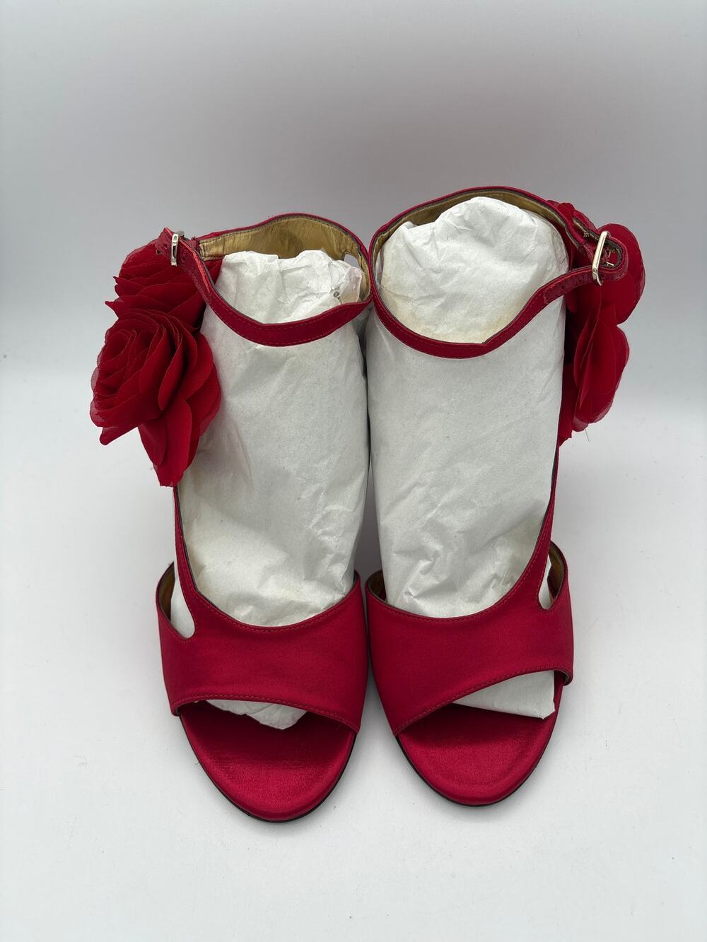 Women’s Ros Hommerson Size 9 Bright Red Satin Flower Pumps